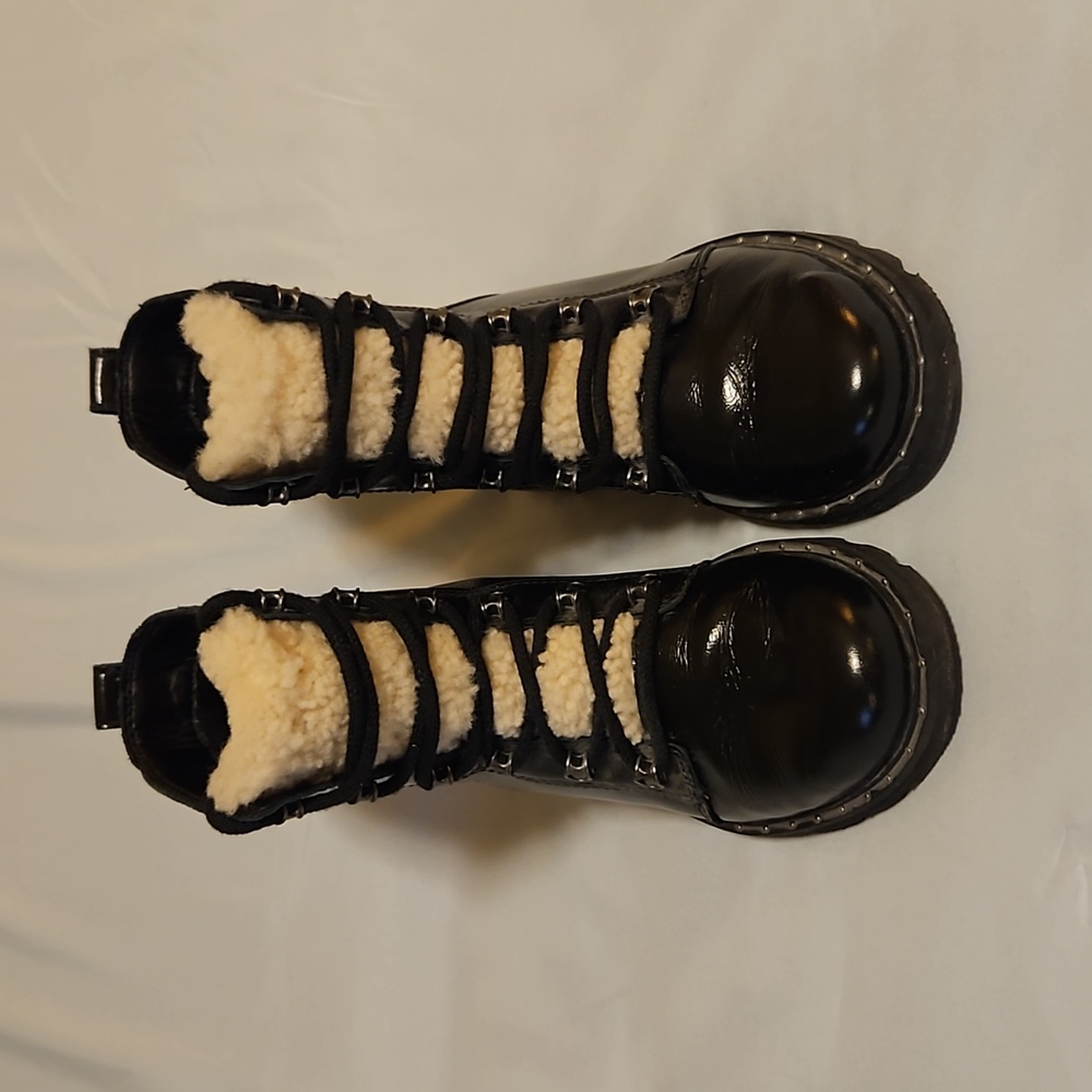 Sorel Lennox Lace up Waterproof Boot Women's size 7.5 Excellent Condition!